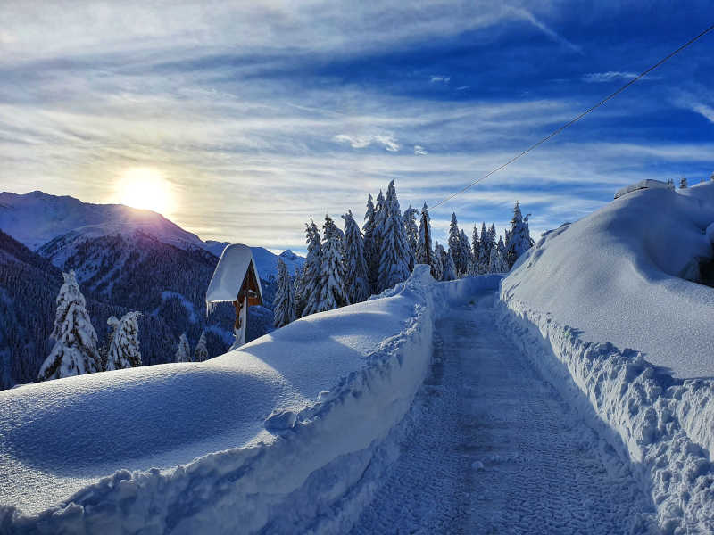 Freizeit - Winterfreizeit - Winterwandern - Symbolfoto